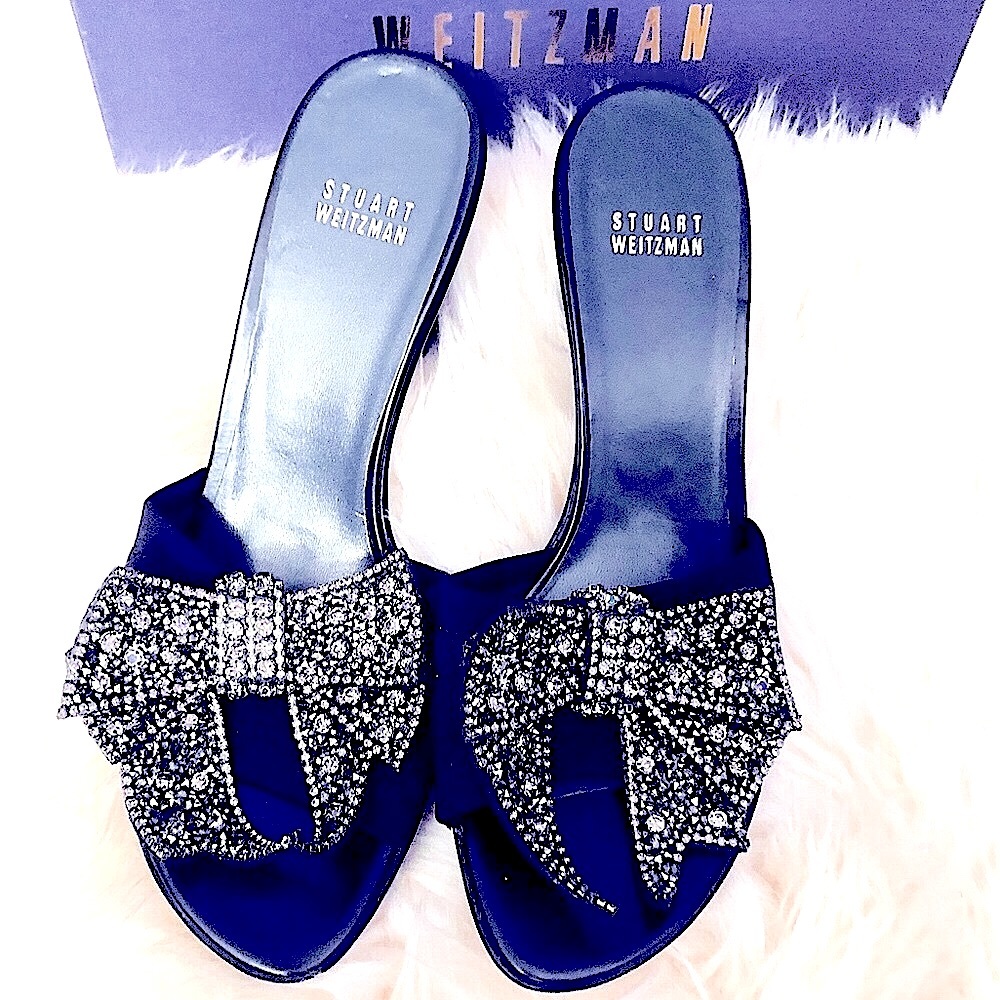 💯Stuart Weitzman NWOT Stunning pair of Black slip ons With 🎀 stones 🤩